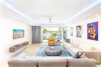 2 Bdrm Stunning Marina View at The Yacht Club C5 - Bed and Breakfast Providenciales