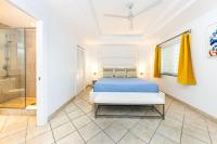 1 Bdrm Pool Garden View at The Yacht Club D3 - Bed and Breakfast Providenciales