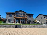 Sunset Serenity 5 Bedroom Private Lake Hot Tub - B&B New Lisbon