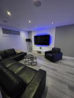 Urban Luxury Retreat - 20 Min From DT Montreal - B&B Longueuil