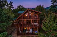 Running Bear Near PF Hot Tub Game Room Theater and Stunning Views - B&B Sevierville