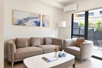 Brand New 3BR Family Townhouse & 500m to Train & Gated Community &Free Parking - Ferienwohnung Auckland