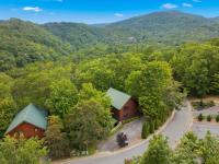 Cozy Cabin Hot Tub, Fire Pit, Game Room - B&B Sevierville