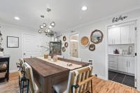 Spacious Stylish Modern Daylight Basement Suite King Bed Office - Bellevue - Bed and Breakfast Bellevue