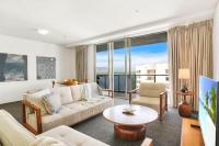 903 Harbour Lights Steps to Reef & Dining - B&B Cairns