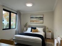 Subiaco 2BR Haven on Hay Street with Parking - Bed and Breakfast Perth
