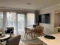 Subiaco 2BR Haven on Hay Street with Parking - B&B Perth