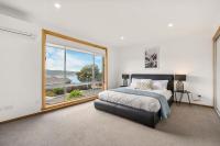 Spacious Family Home with Views - B&B Lowdina