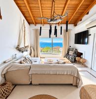 Casa Blue - Marathon Coastal Stay with Sea Views - Chambres d'hôtes Panayía Mesosporítissa