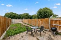 3Bed, Sleeps 7, TV in Each Room, Garden, Parking, Ultrafast WiFi - Chambres d'hôtes Basildon