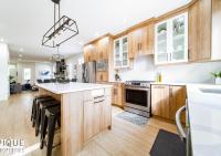 Modern Cozy Home - KingBed - AC - Patio - BBQ - Firepit - Bed and Breakfast Edmonton