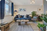 Palerose Stylish Apartment with Workspace and Private Parking - Bed and Breakfast Farnborough