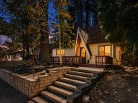 Peregrine Chalet - Hot Tub, Walk to Slopes, Shuttle, Fenced Yard, BBQ - Chambres d'hôtes Big Bear Lake