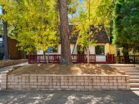Peregrine Chalet - Hot Tub, Walk to Slopes, Shuttle, Fenced Yard, BBQ - Chambres d'hôtes Big Bear Lake