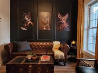 Antique CAT - 2 King Bed & Hot Tub - Free Parking - Bed and Breakfast Québec