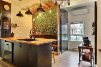 Antique CAT - 2 King Bed & Hot Tub - Free Parking - Bed and Breakfast Québec