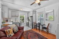 Walk to Duke & Dining Charming Historic 2BR - Chambres d'hôtes Durham