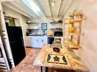Specials Couples Retreat! Walk to Plaza & Shops! - B&B Santa Fe