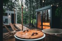 Aux Box Muskoka | Sauna | Hot Tub | Cold Plunge - Bed and Breakfast Huntsville