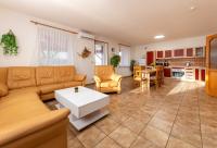 Penzion u Jessyho - APARTMÁN - B&B Perná