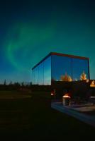 Nest Retreat Iceland - Mirror Houses by the Rangá river - B&B Hella