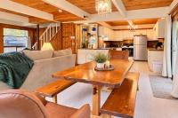 7 Mi to Mount Snow | Cozy 4BR Mountain Retreat - Bed and Breakfast West Dover