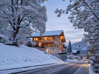 Nachhaltiges Luxus-Chalet Panoramablick Galerie - B&B Zweisimmen