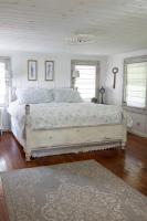 Habitación con cama extragrande y balcón