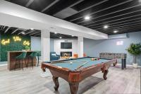 New Lake Como Retreat with Bar and Pool Table - Chambres d'hôtes Lake Geneva