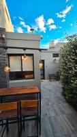 Cómodo departamento con jardín sobre Avenida Libertador - B&B San Juan