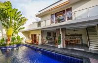 Sertanta - Big 3 bed, to BatuBelig Beach, last min specials - B&B Kerobokan