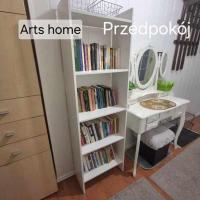 ,,Arts Home,, ,ZAPRASZAM możliwość bezpłatnego parkowania,blisko las,przyroda, centrum kardiologii,centrum zdrowia dziecka,centrum szkoleniowe,trasa na Lublin,Ukrainę,mieszkanie przestronne,czyste,spokojna okolica,blisko Aldi,Lidl,Żabka,Rossmann,pkp, ztm - B&B Warsaw