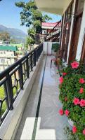 Akshara Homestay, 2 BHK, with kitchen balcony mountain view in the heart of the city - B&B Solan