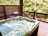 Romantic Couple's Getaway, Daybed swing - B&B Broken Bow
