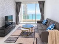 George Town High Floor Seaview Modern Suite 2BR Next to Gurney 23A - Ferienwohnung George Town