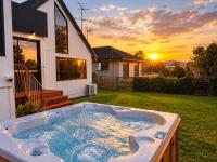 A HOME with spa pool & Ride to Redwood forest - B&B Distretto di Rotorua