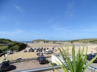 Beach House Three-Bedroom Apartment with Sea View (Dog friendly)