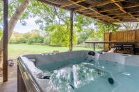 Haybarn, Hot tub and outdoor kitchen, New Forest - B&B Ringwood