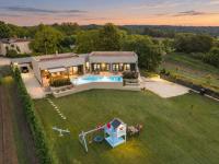 Residence Villa Manuela - Pool & Jacuzzi - Batlug - B&B Batlug