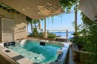 House Lilla with Private Hot Tub - Ferienwohnung Brsečine