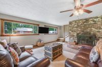 Riverfront Retreat at Lavender Lake - Ferienwohnung Pine Glen
