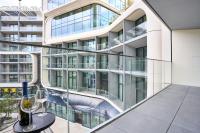 Cosy One-Bedroom Apartment in Mercury Tower by Zaha Hadid - B&B San Julian's