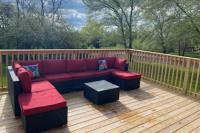 Modern Log Cabin with Vineyard Views - Chambres d'hôtes Penn Yan