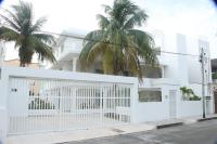 Edificio con departamentos espaciosos a pocos pasos de la playa - B&B Puerto Morelos