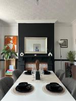 Cosy 3-Bed Home Sleeps 6 Free Parking - B&B Hucknall