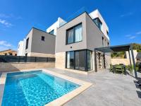 Seaview Villa Amy - Private Pool, Sauna & Jacuzzi - B&B Kožino