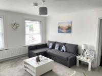 Light & Airy 1-Bed, Town Centre, Near Beach - B&B Bournemouth