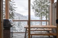 Bluffs - Luxury 2 Bed Ski in Ski out - Views! - Bed and Breakfast Whistler