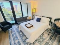Executive 1-Bedroom Suite With Two Queen Beds, Second Queen In Living Area - Near Metro - B&B Arlington