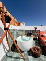 Sunshine Rooftop with Private Terrace & Outdoor Bathtub - B&B Essaouira